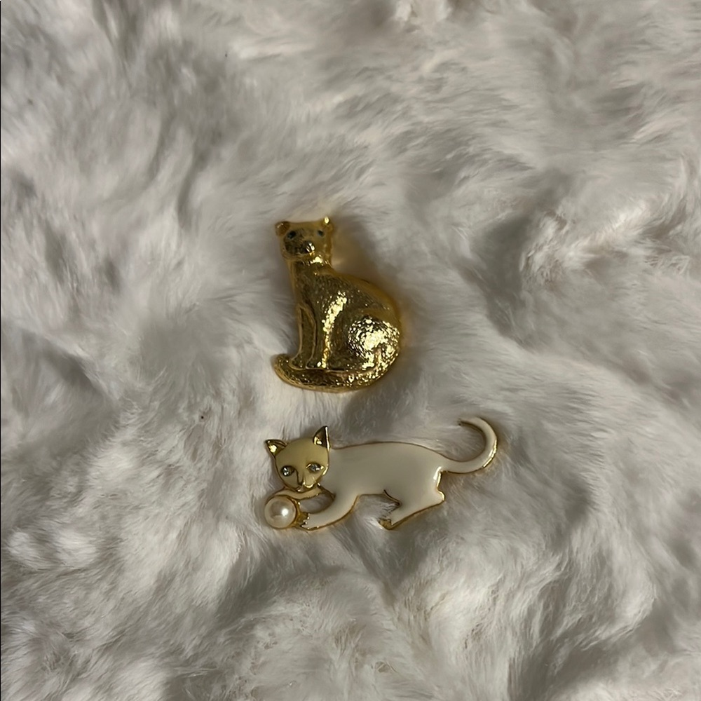 Elegant Gold and Cream Cat Brooch Set